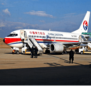 丽江航空运输航空快运业稳步发展的原因是什么？
